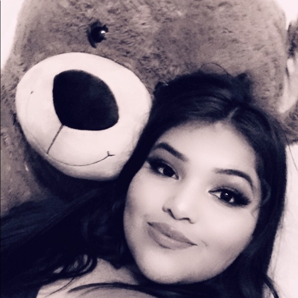 Meet your Posher, Andrea - Picture 1 of 1